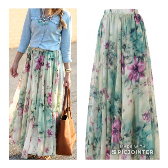 Chicwish Dresses & Skirts - {Boutique} Chicwish Floral Maxi Skirt